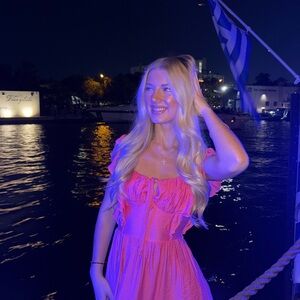 Meet your Posher, Chloe